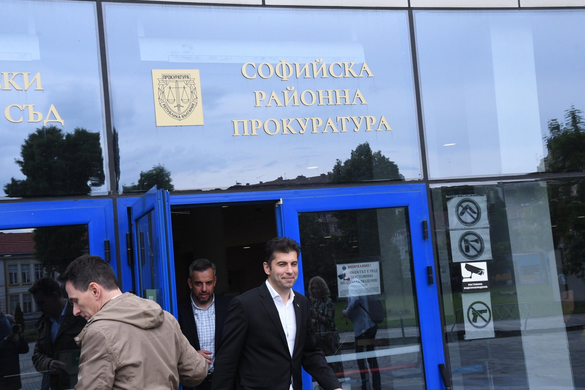 Кирил Петков излезе от разпита в прокуратурата и обърна палачинката за правителството
