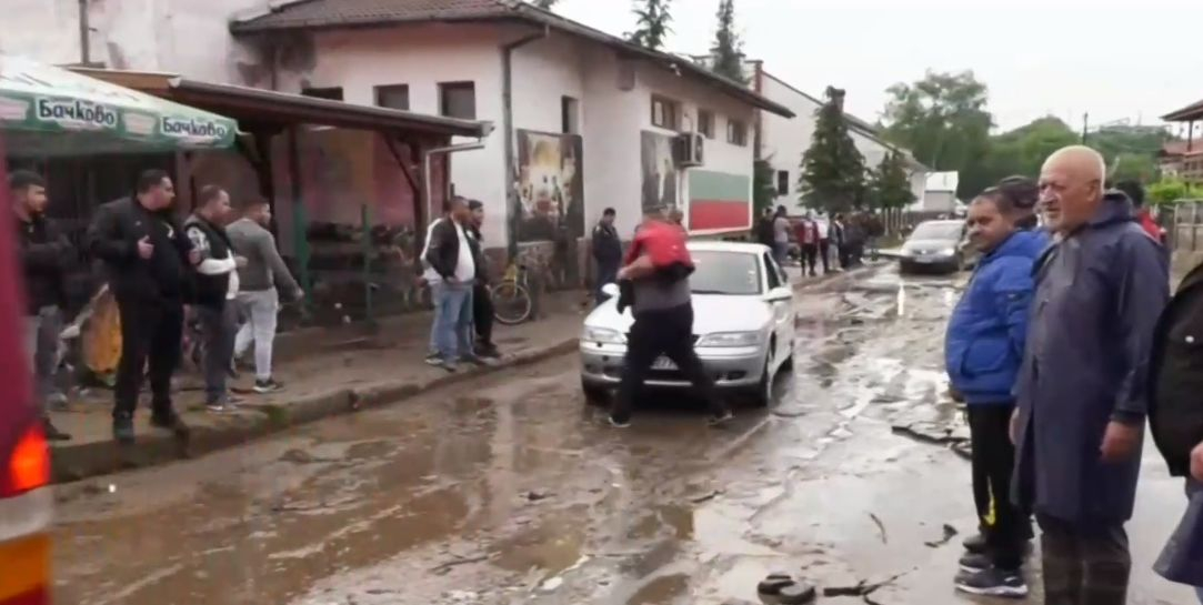 Потоп в Берковица! Положението е страшно, евакуират хора ВИДЕО