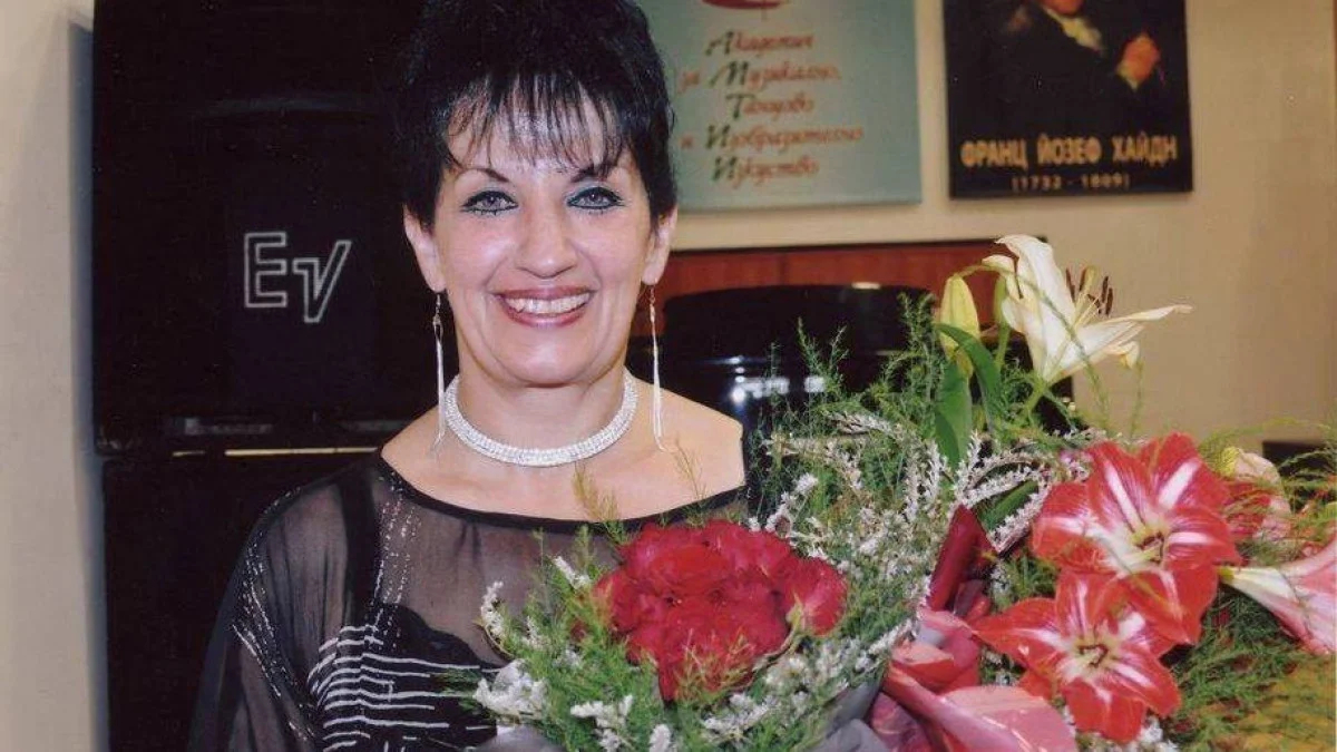 Ето как изпратиха народната певица Диана Иванова, загинала в тежкото меле край Пловдивско