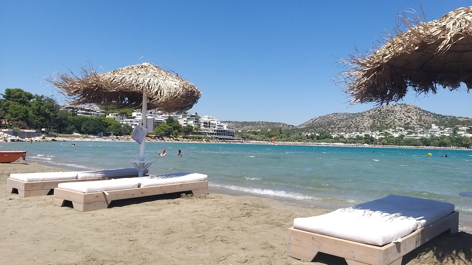 Туристите в шок! Цената на кафето на този гръцки плаж гони рекорди, а другите услуги...