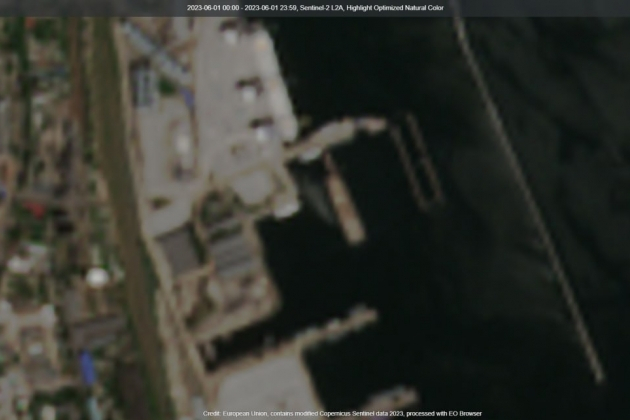 Сателитни СНИМКИ показаха как потъва последният боен кораб на ВМС на Украйна 