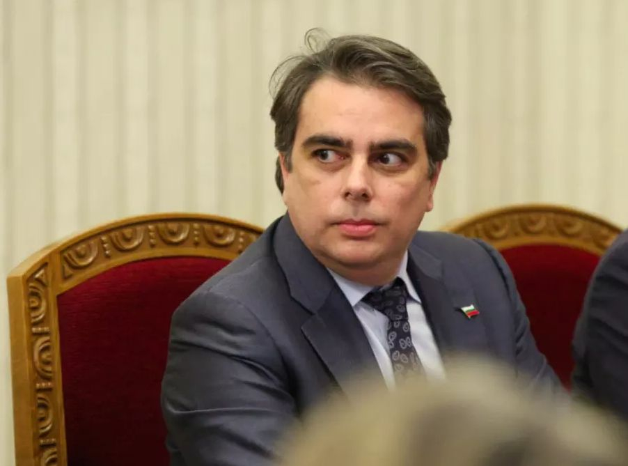 Проф. Дуранкев: Асен Василев не е лош избор за финансов министър, но главата му е...