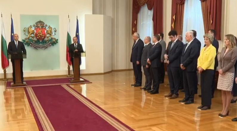 Радев събра служебните министри на "Дондуков" 2, благодари им за...