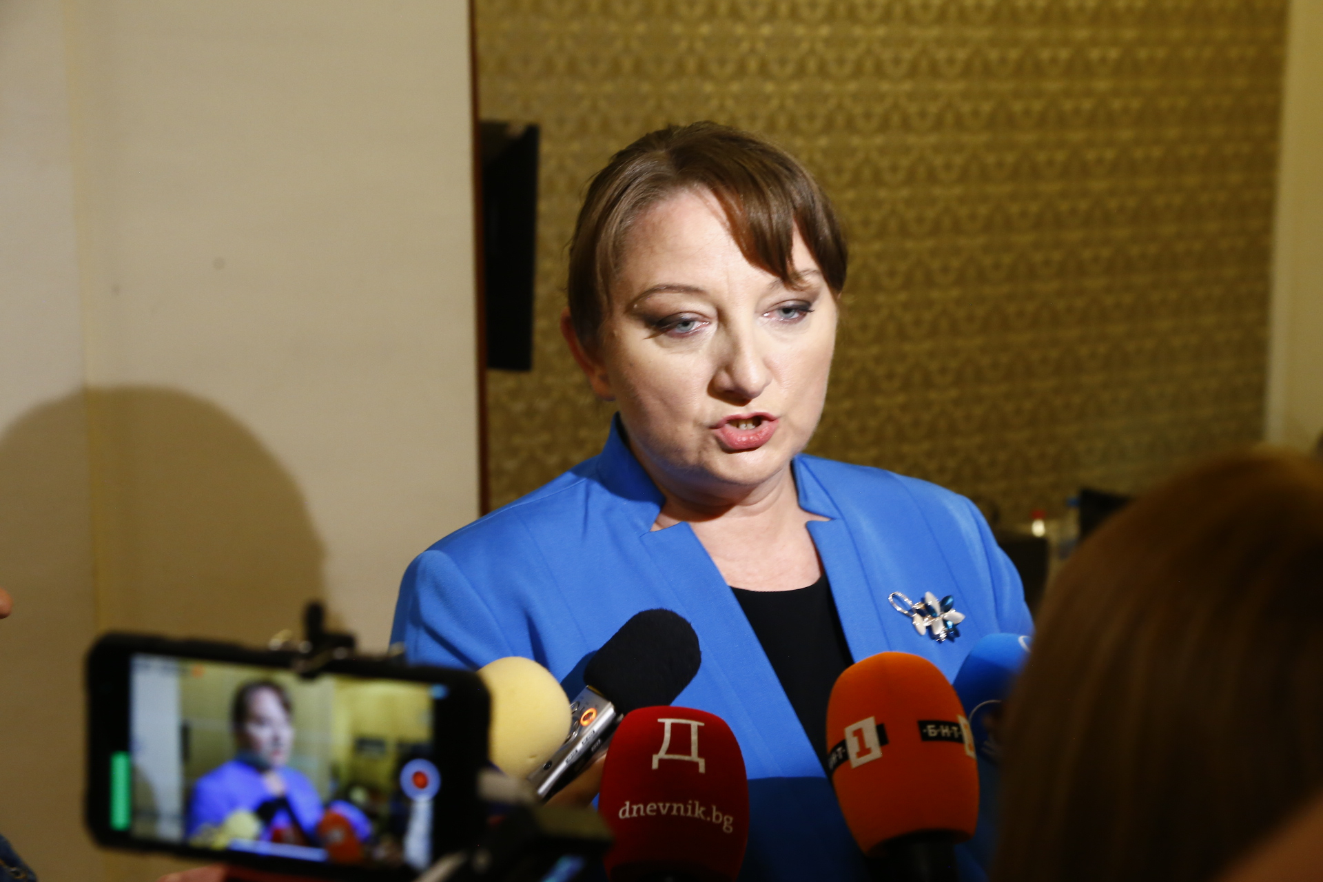 Деница Сачева вдигна завесата за преговорите между ГЕРБ-СДС и ПП-ДБ за ротацията