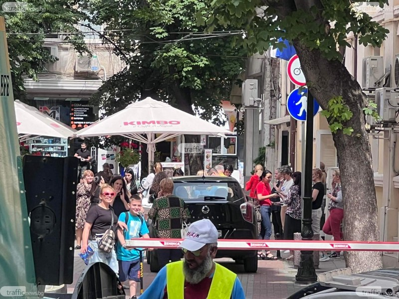 Беше като бомба: Паника в Пловдив след труса, всички са на улицата СНИМКИ