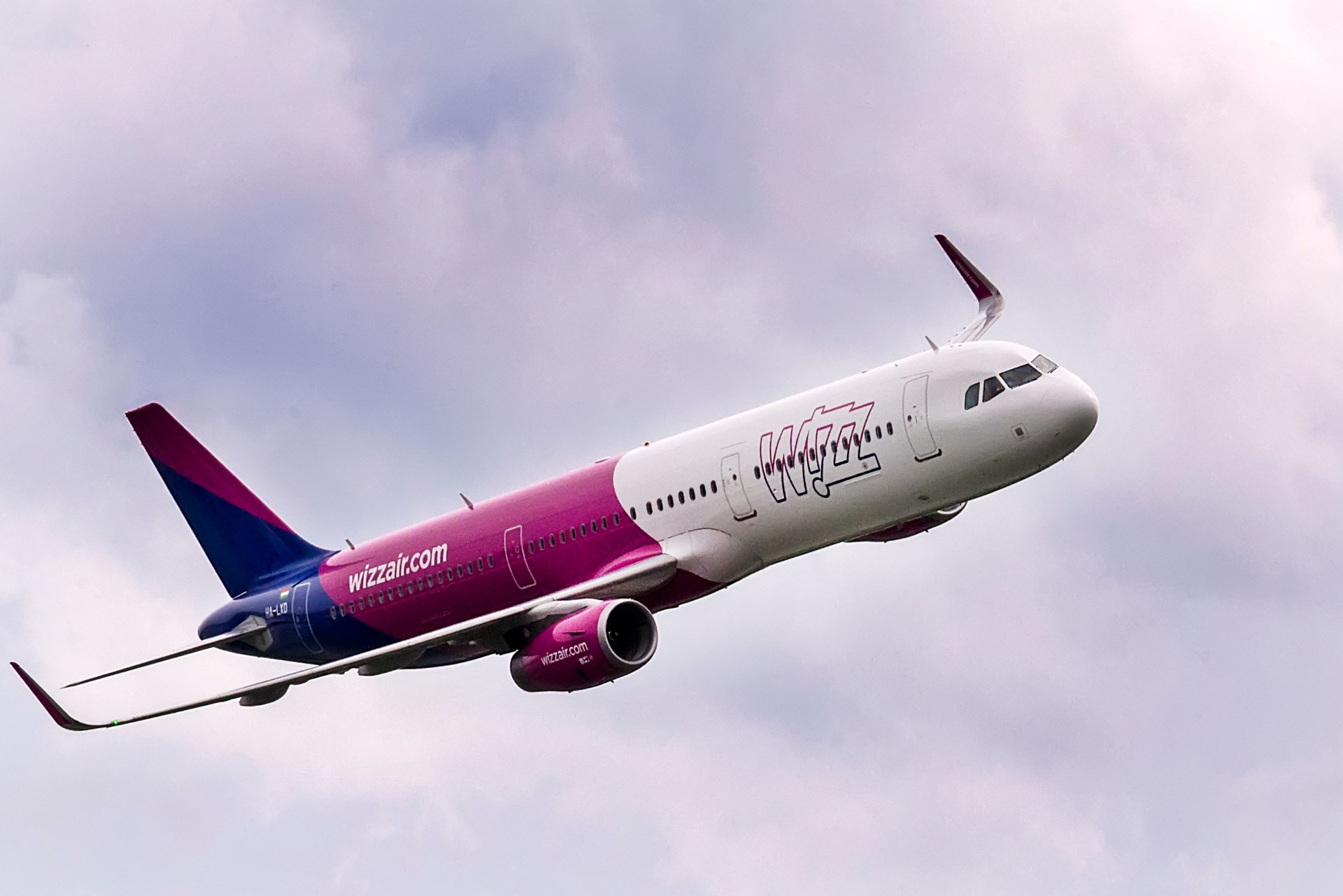 Нова ад за пътници на Wizz Air, има закъснения и отмяна на полети до Англия