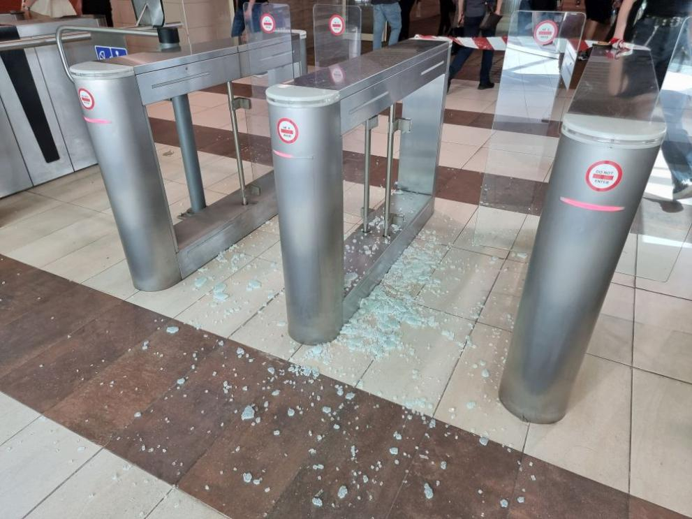Брутално нападение по метростанция в София СНИМКИ
