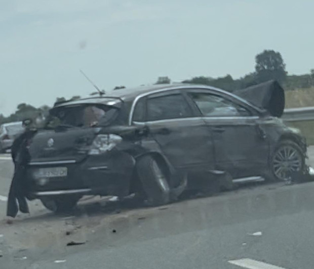 Тежка катастрофа на "Тракия" край Пловдив, колата е размазана
