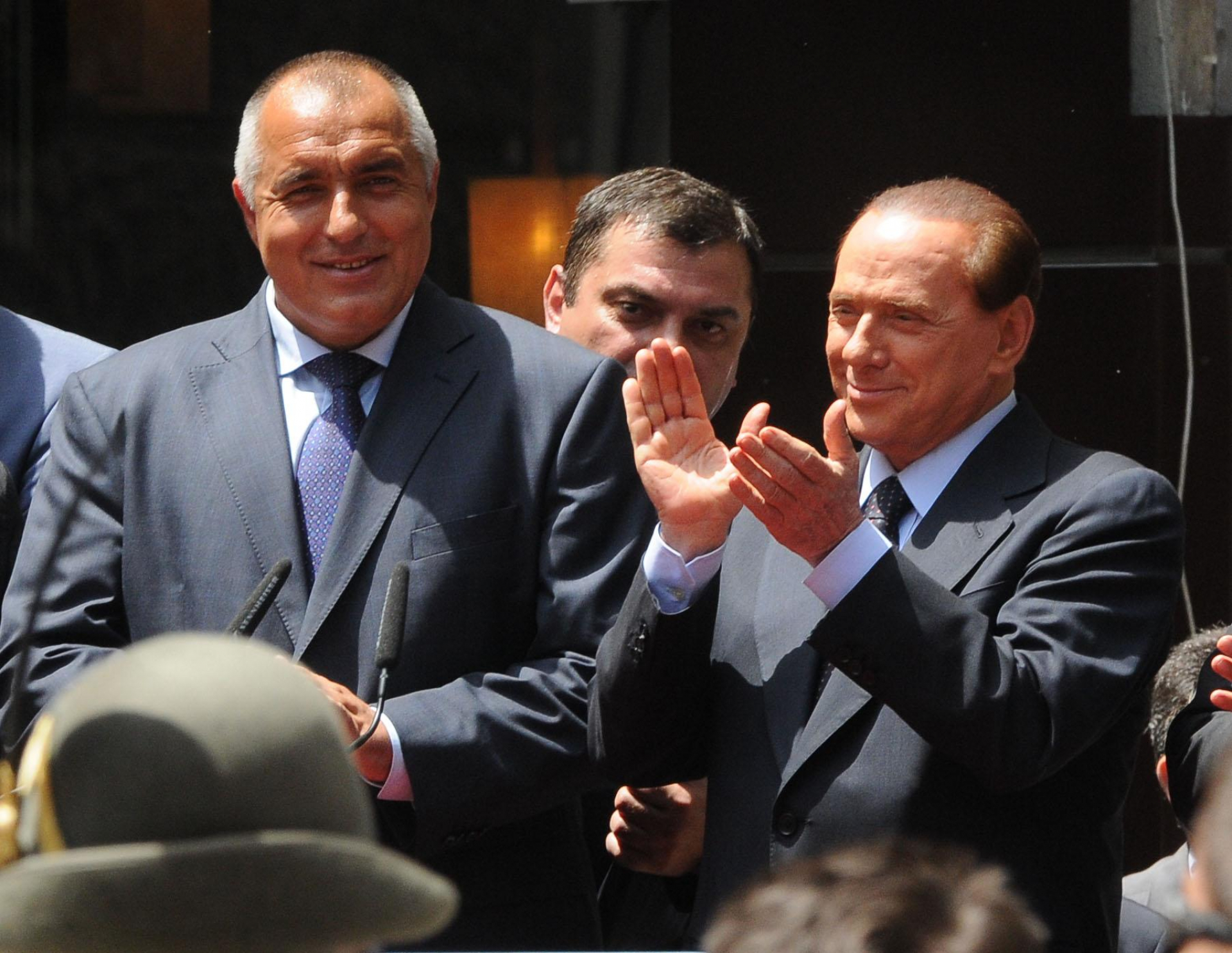 Берлускони пристигна в София за рождения ден на Борисов СНИМКИ