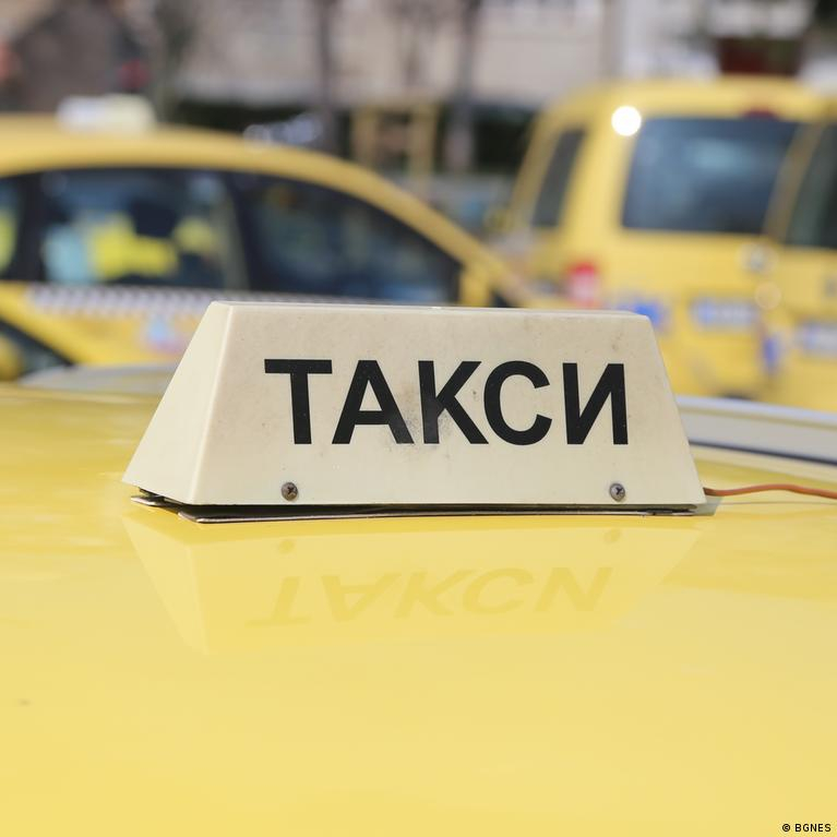 Таксиметров шофьор от Сливен върна мобилен телефон, а след това...СНИМКА