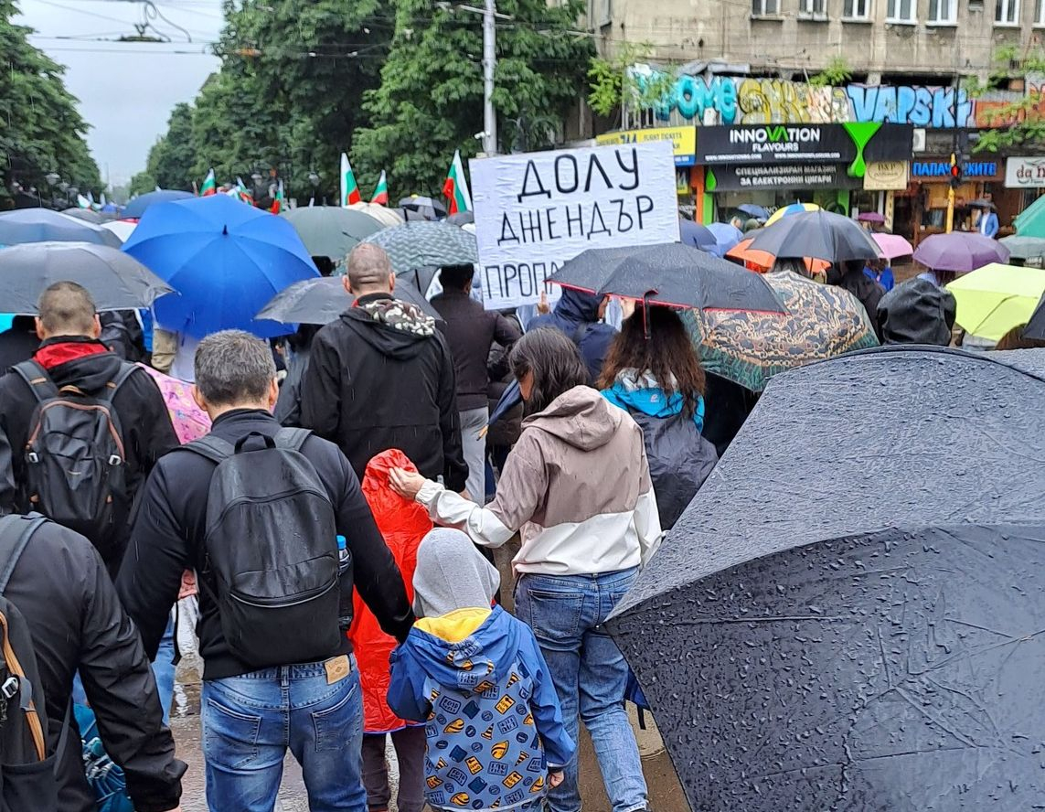 Започва "Шествие за Семейството" в София, джендърите вият на умряло СНИМКИ