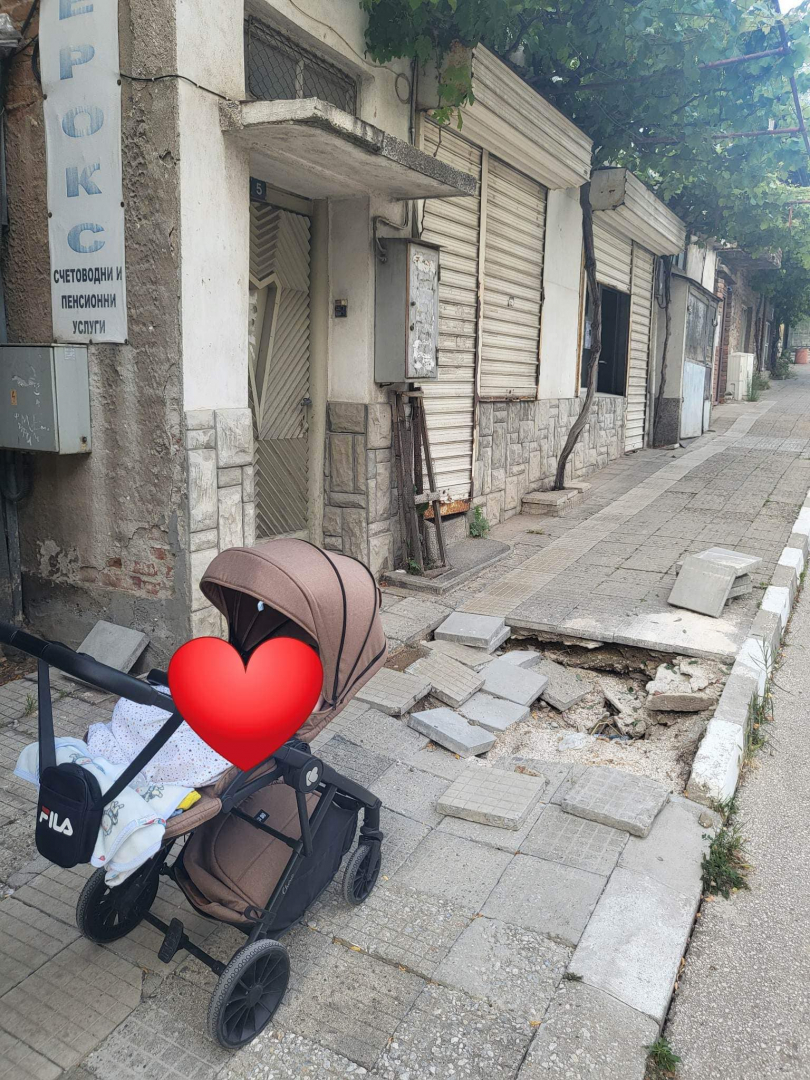 СНИМКИ от зона за пешеходци в Асеновград вбесиха мрежата