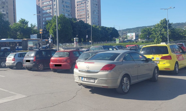 Мъж направи тези СНИМКИ на паркинг на Кауфланд във Варна и шашна с предложение 