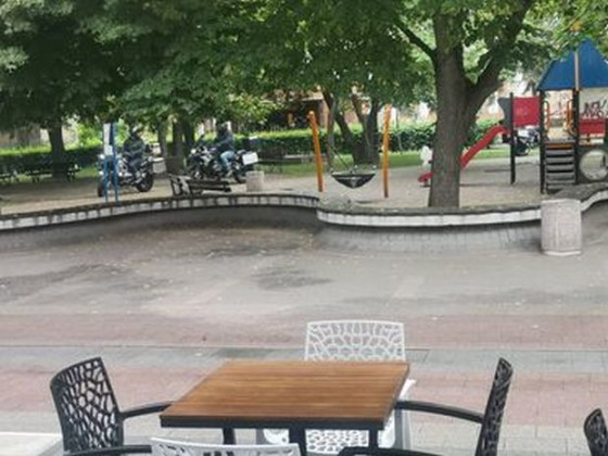 Наглост: Пловдивски мотористи обърнаха детска площадка на... СНИМКИ