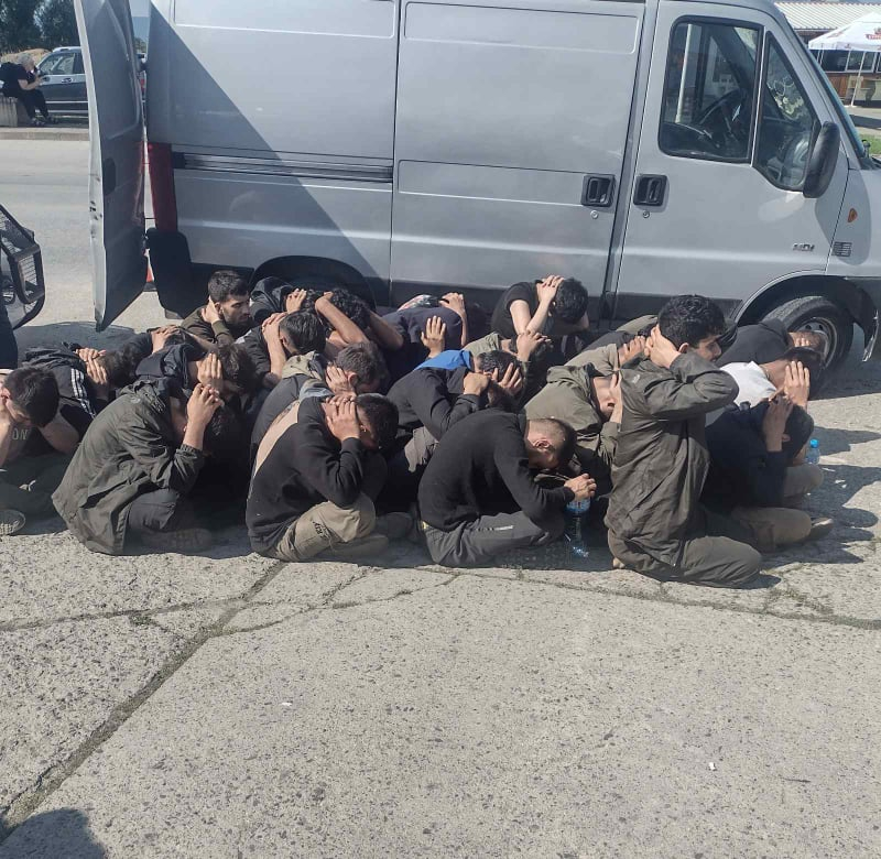 Полицейска акция на входа на София, гъмжи от ченгета