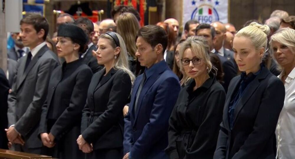 Щерката, любовницата или премиерката - коя от тези дами ще наследи Берлускони 