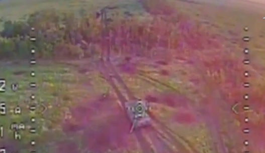 ВИДЕО от войната: Показаха поразяването на "Леопард" на ВСУ от руски дрон-камикадзе