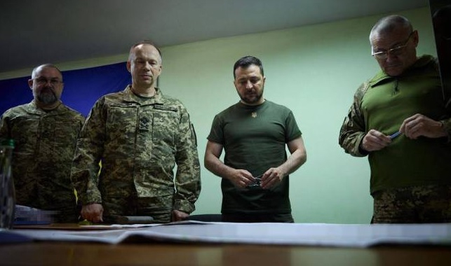 Командващият ВСУ в Запорожие докладва на Зеленски за големи загуби на бронирана техника