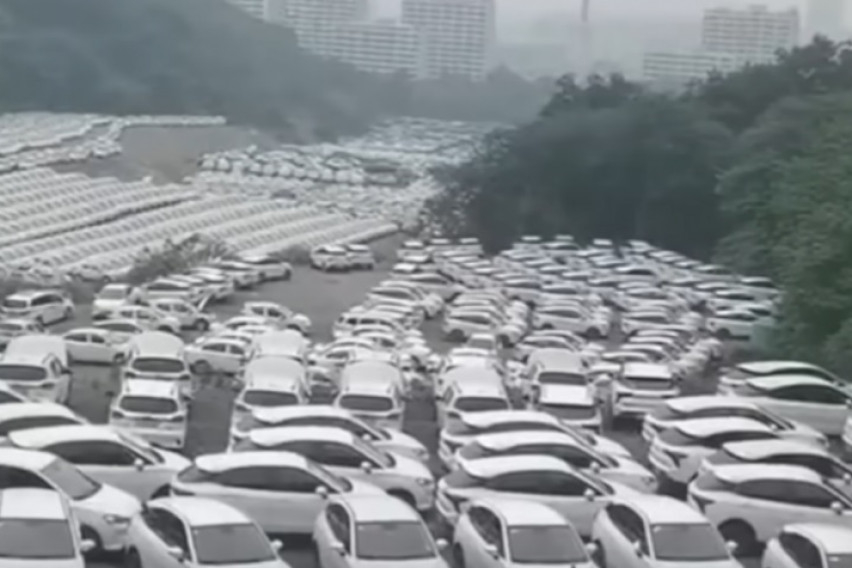 Вижте "гробницата" на изоставени нови електрически коли в Китай