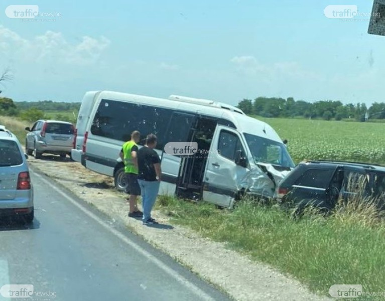 Извънредна ситуация с автобус, пълен със седмокласници в Пловдивско