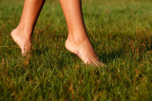 Tравматолог даде 5 причини да хвърлим обувките през лятото