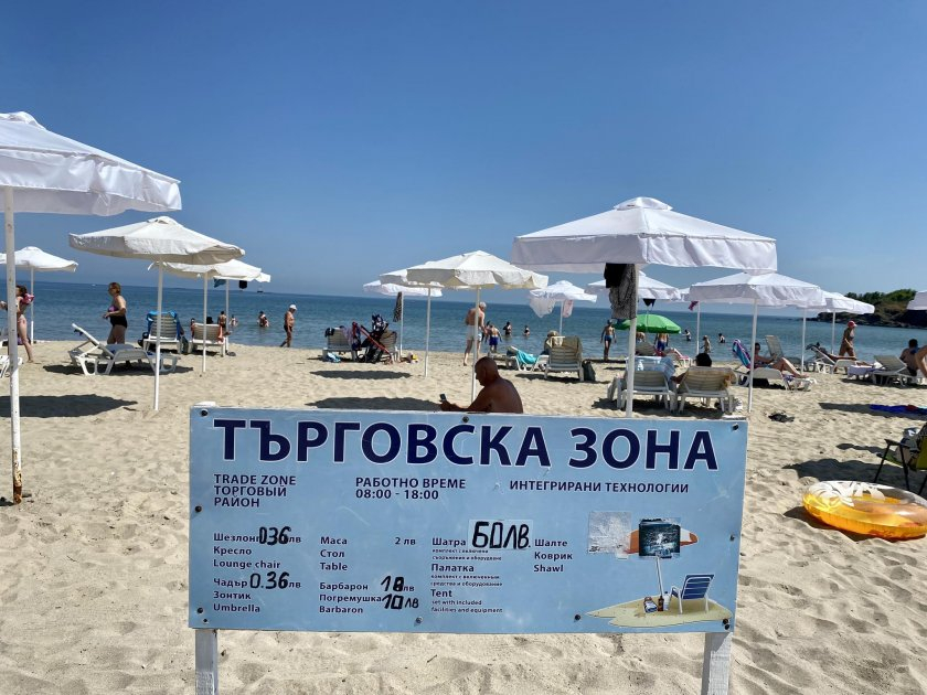 Народни цени на този български плаж: Сянката и шезлонг са само левче, а храната... СНИМКИ