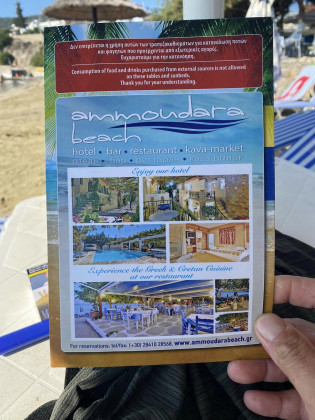 Нашенец качи СНИМКИ на меню с цени от разкошен плаж в Крит и мрежата кипна 