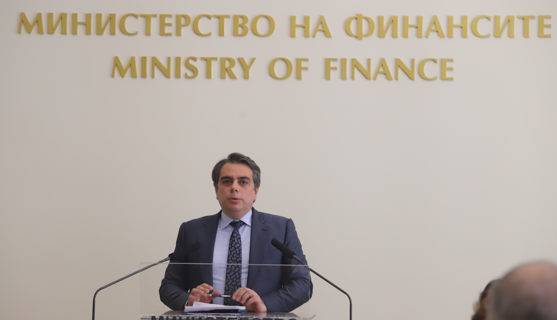 Лошо: Експерти разкриха върху какво стои бюджет Василев