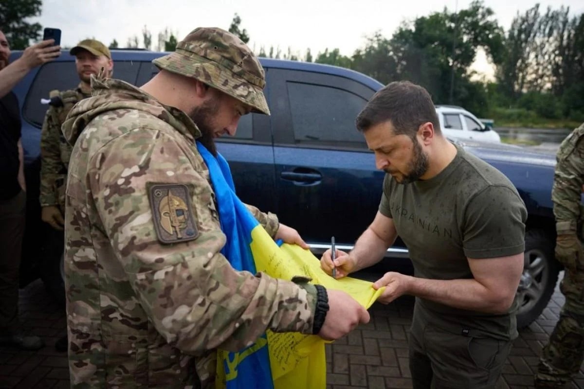 Зеленски с изненадваща визита, ето къде се появи и какво направи ВИДЕО