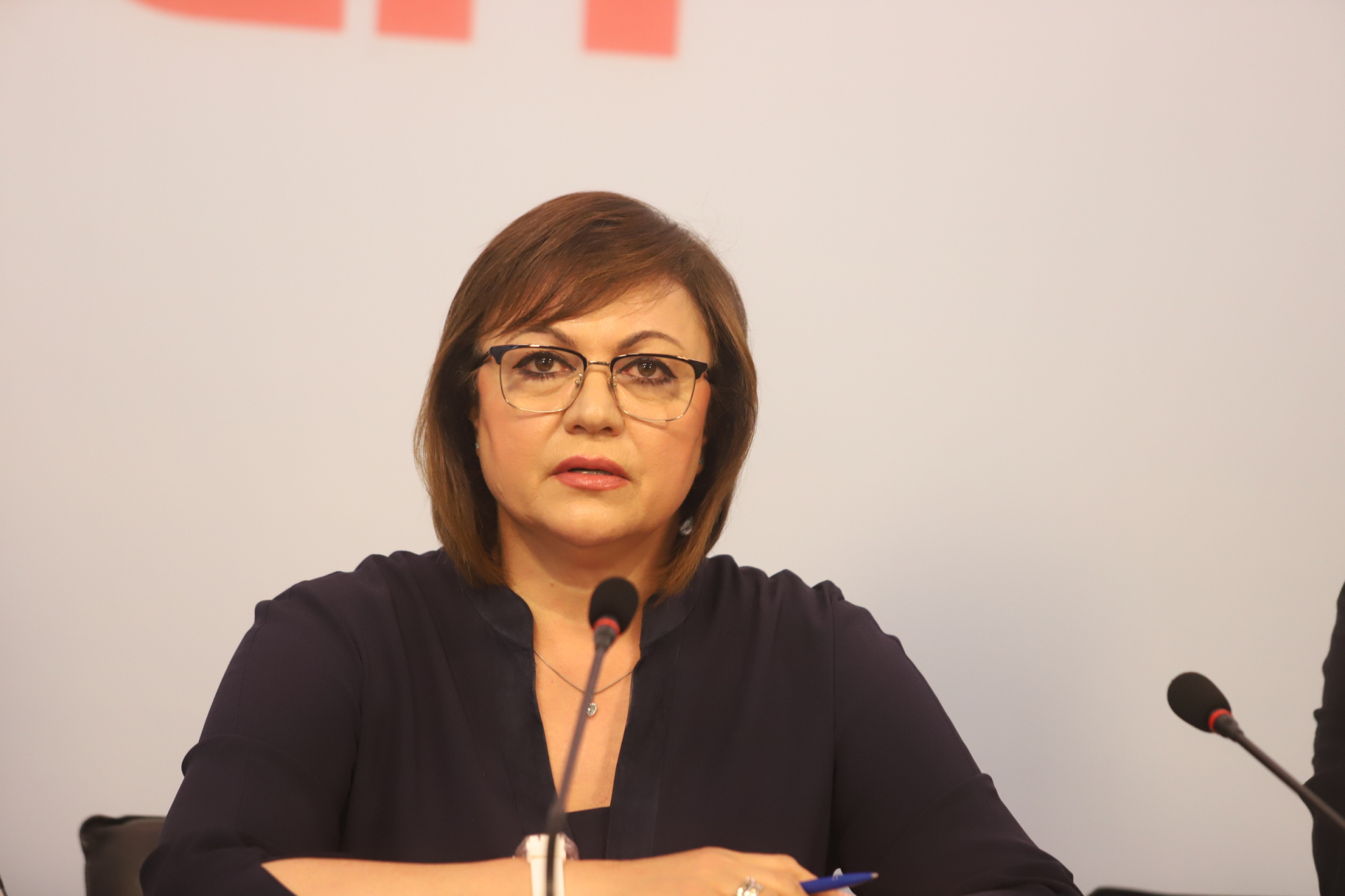 Корнелия Нинова: Има много пробойни в бюджета на Асен Василев
