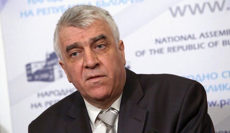 Проф. Румен Гечев: ПП-ДБ отново предадоха избирателите си като запазиха имунитета на Борисов