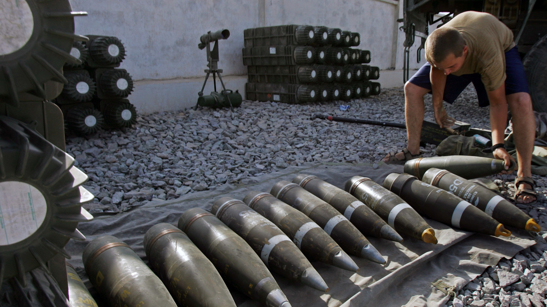 Бивш зам.-министър на отбраната каза колко боеприпаси имаме и можем да дадем на Украйна