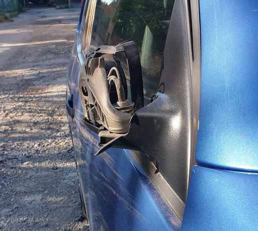 Шофьорка паркира колата си в Сливен, а последвалото подпали мрежата СНИМКИ