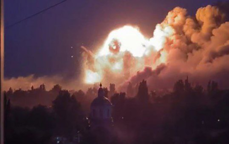  Ракетен удар рани десетки деца в Донецк, Исус Христос се появи в небето, за да ги спаси СНИМКА