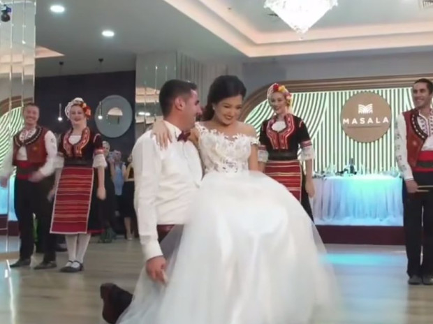 Това ВИДЕО от българска сватба взриви мрежата