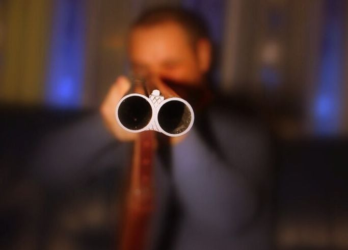 Селянин взема пушката – ще стреля по сина си