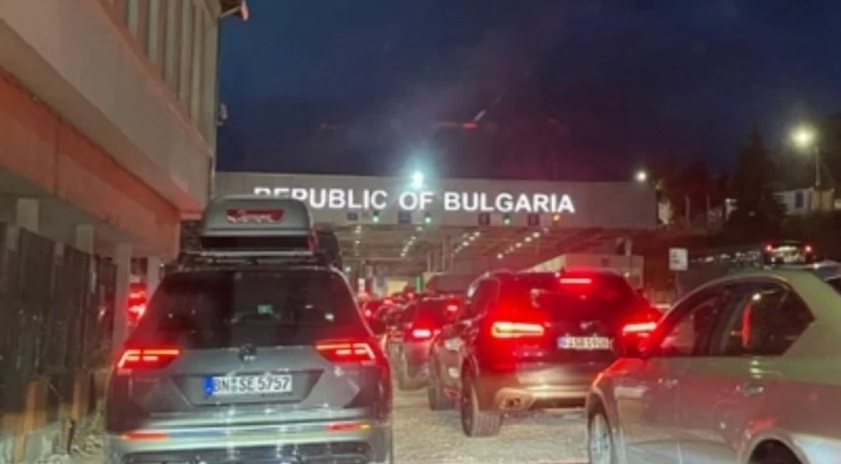 Нападение на "орки", смрад, мизерия и 3 часа чакане: Среднощен кошмар на границата със Сърбия СНИМКИ