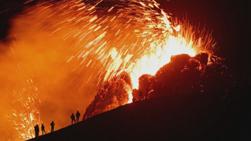 Вулкан изригна на исландския полуостров Рейкянес ВИДЕО