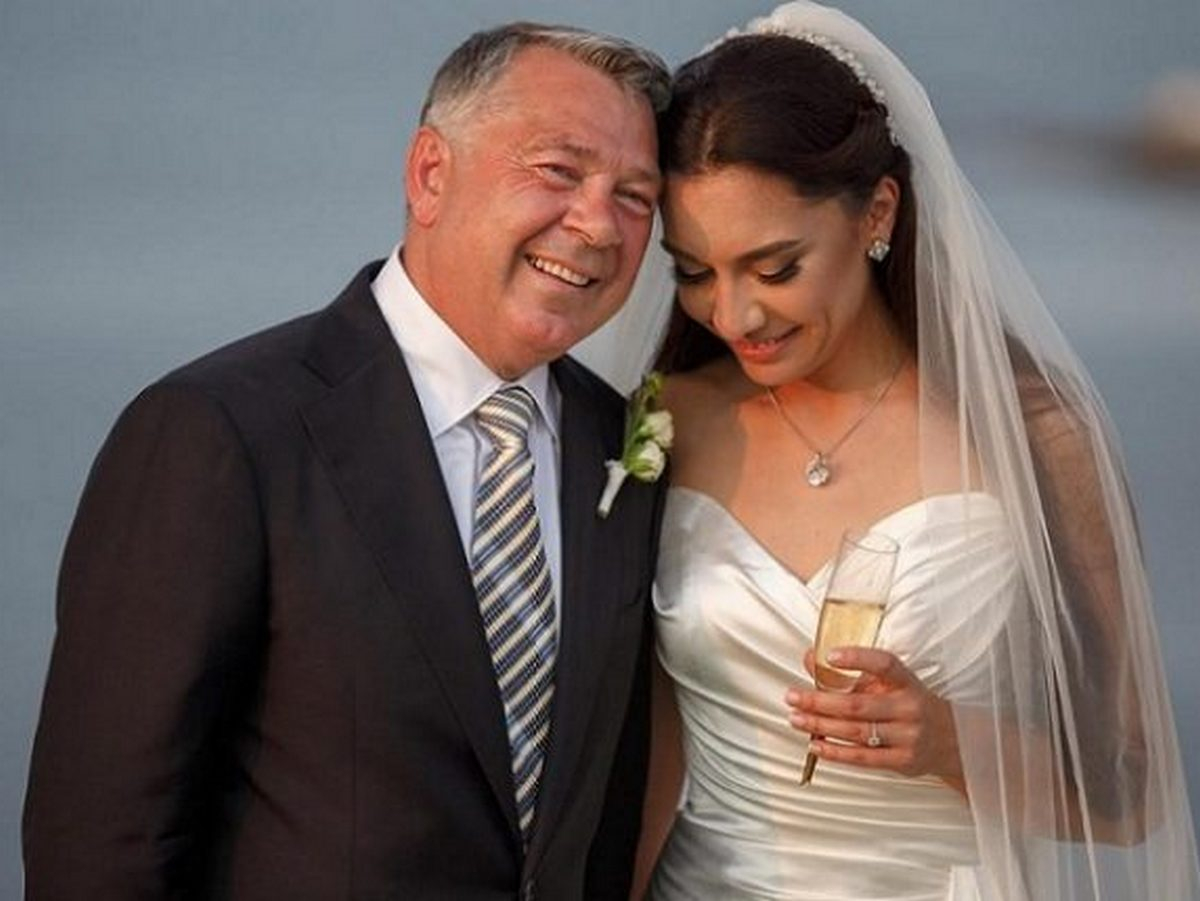 Светската сватба на годината! Един от най-богатите българи взе близо 30 г. по-млада кметска красавица СНИМКИ