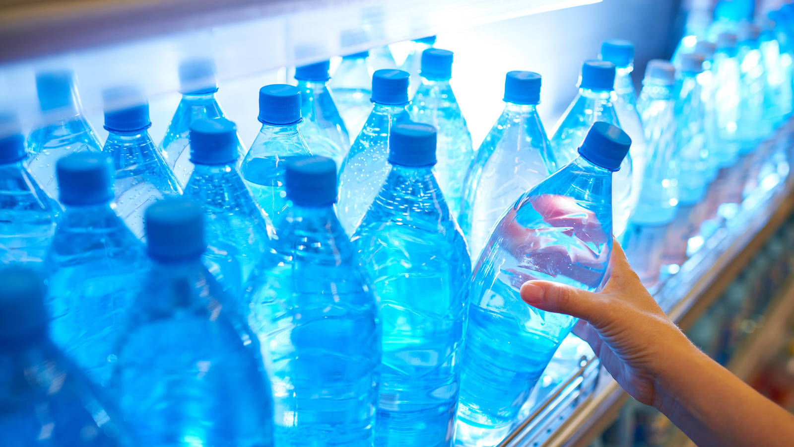 Koга водата в пластмасова бутилка става токсична