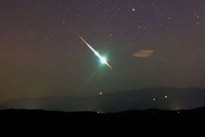 Физикът Теодосиев с взривяваща версия: Падналият метеорит може да е заблудена ракета от Украйна