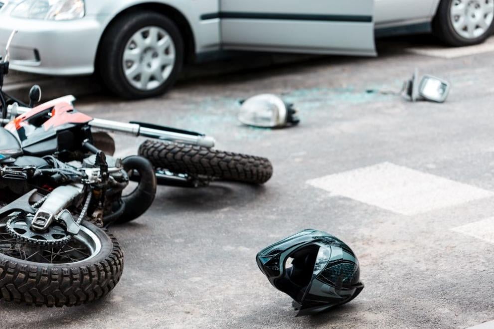 Тежък инцидент между моторист и автомобил в Плевенско