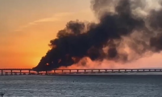 Извънредна ситуация със загинали на Кримския мост ВИДЕО