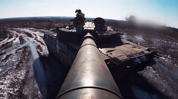 ВИДЕО от войната: ГРУ на Украйна показа тренировките на танковите екипажи на "Кракен"
