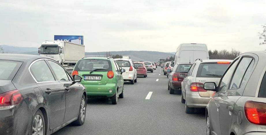 Следпразничен ужас сковава България: Днес ще е ад за шофьорите!