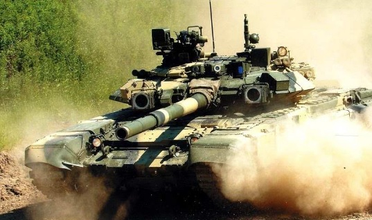ВИДЕО от войната: Екипажът на руски танк Т-90М унищожи опорен пункт на ВСУ