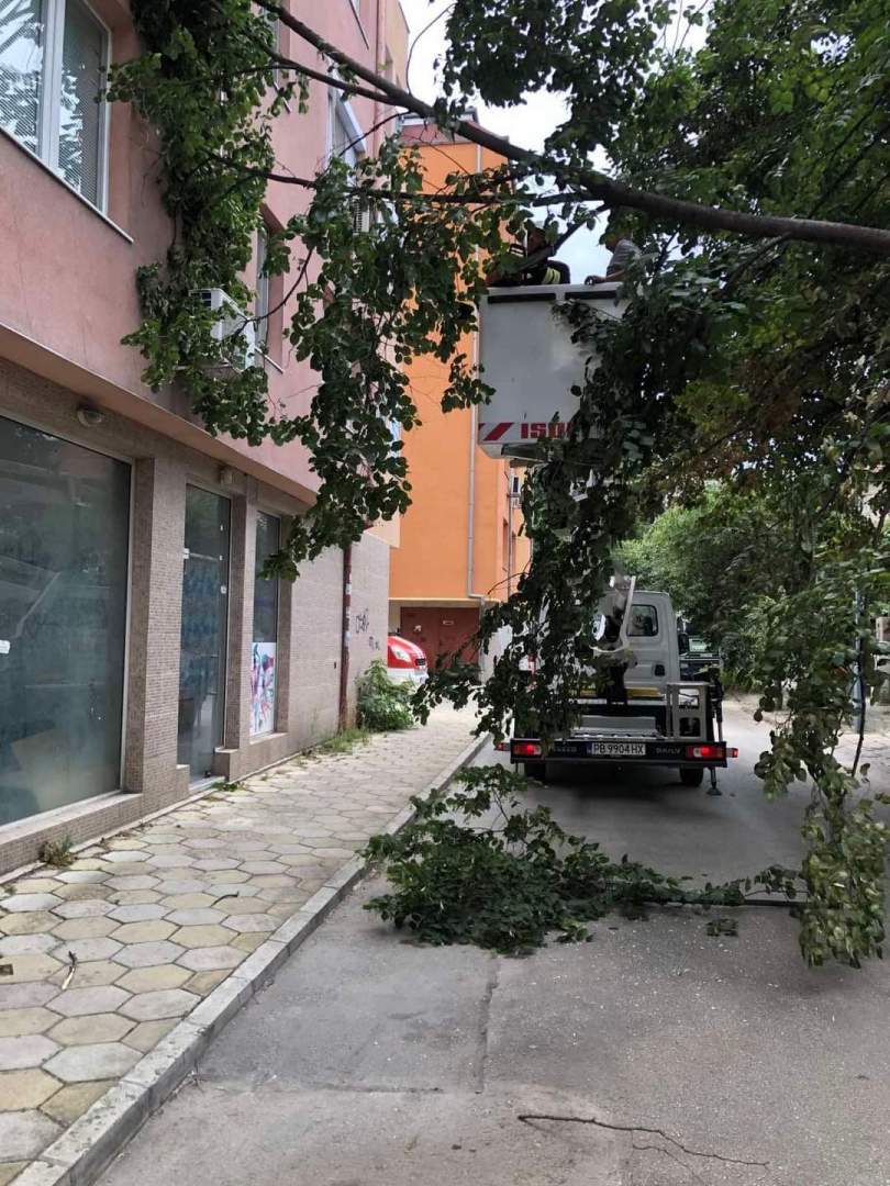 Бедствието в Пловдив продължава, пожарната е на крак