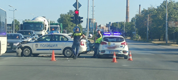 Страшно меле с патрулка в Пловдив СНИМКИ