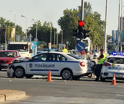 Страшно меле с патрулка в Пловдив СНИМКИ