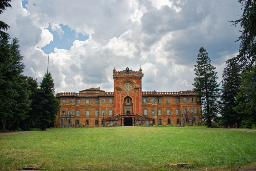 Днес напълно изоставен: Вижте екстравагантния дворец в сърцето на Тоскана с 365 различни стаи